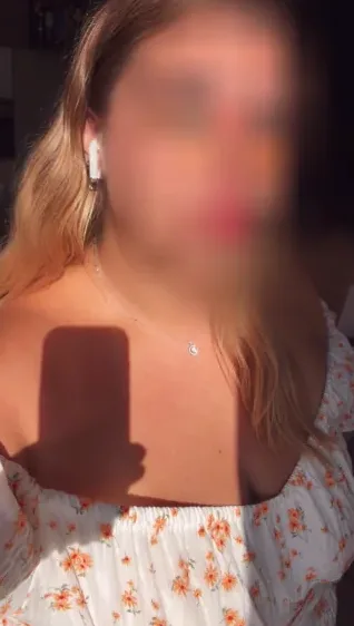 Cynthia, 27