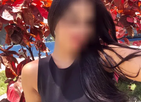 Daphne, 27