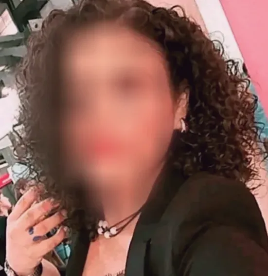 Eva, 35