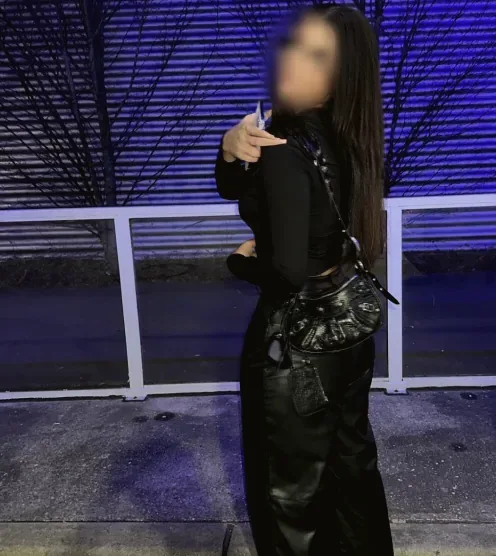 Kirsten, 19