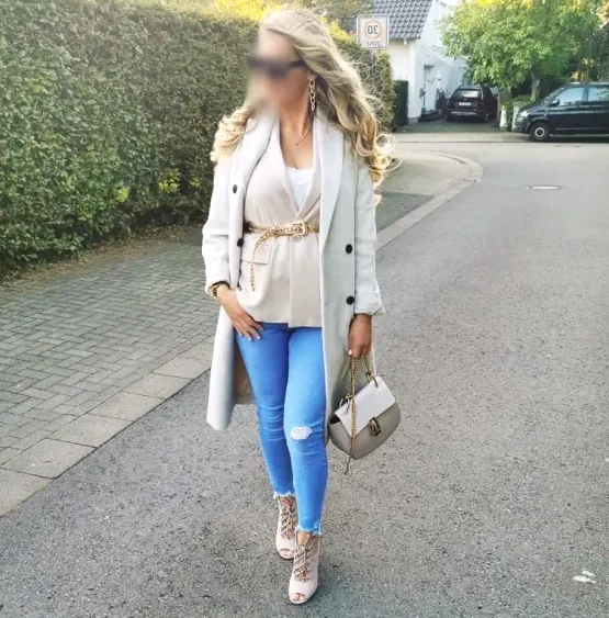 Maud, 34