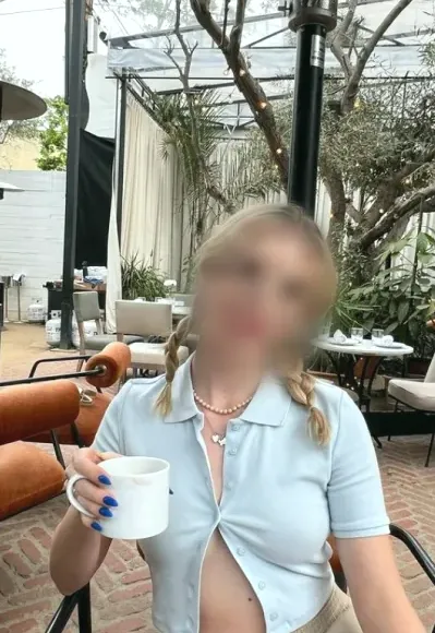 Sofia, 27
