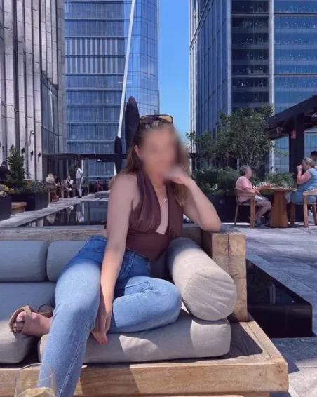 Suzanne, 31
