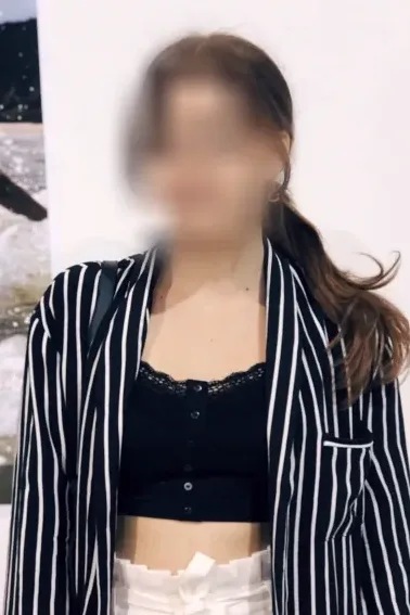 Vera, 28